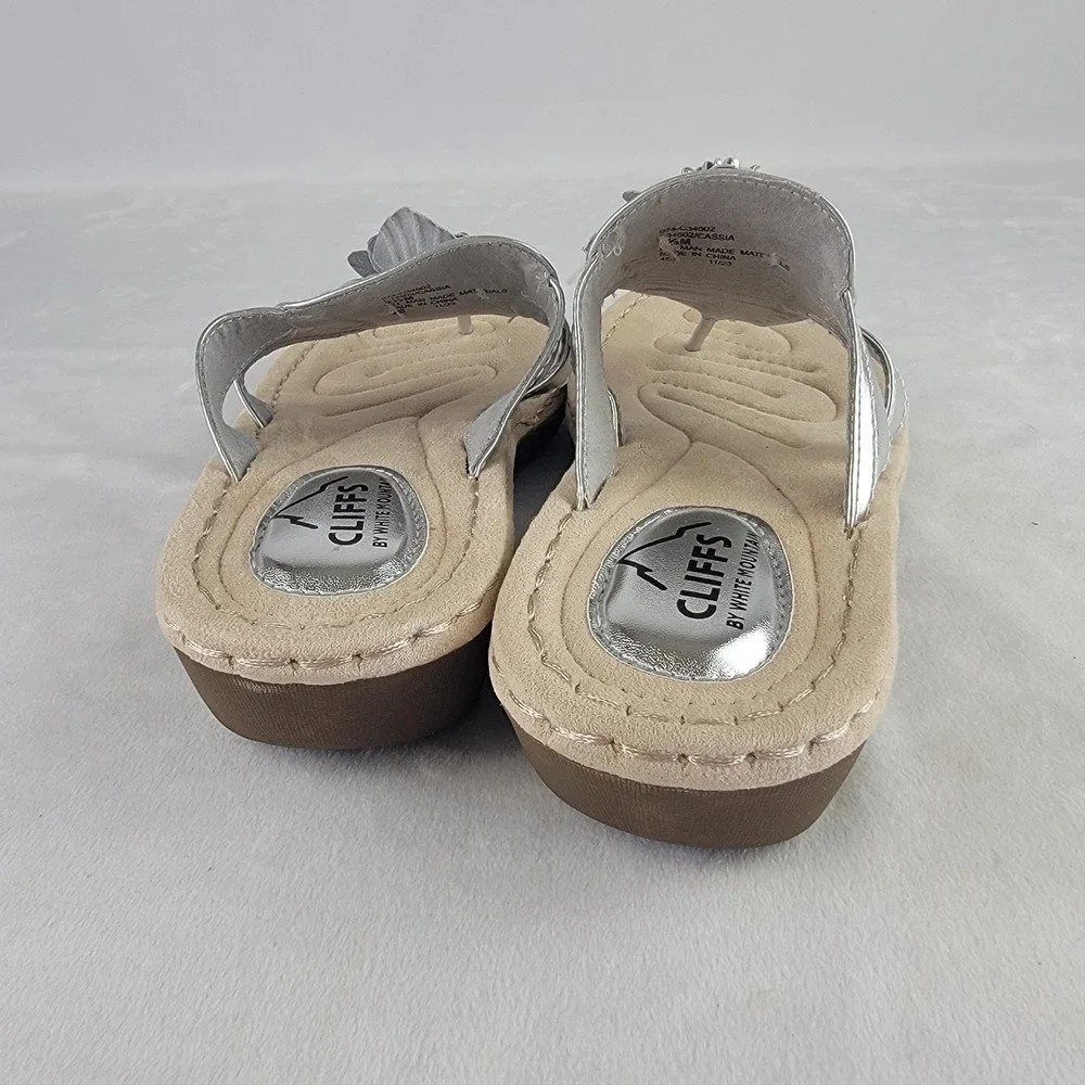 Cliffs by White Mountain Cassia Silver Metallic Floral Wedge Thong Sandals 9.5M